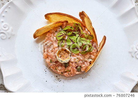 portion of salmon tartare 76807246