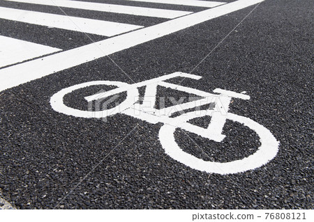 Bicycle mark on the bicycle road Bicycle mark on the bicycle road 76808121