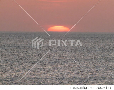 Sunset over the Sea of Japan Sunset over the Sea of Japan 76808123