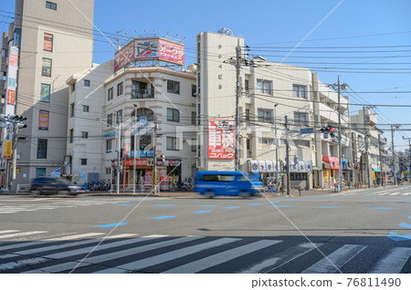 Street corner scenery Nakahara Kaido Kamikodanaka intersection Kawasaki city, Kanagawa prefecture 76811490