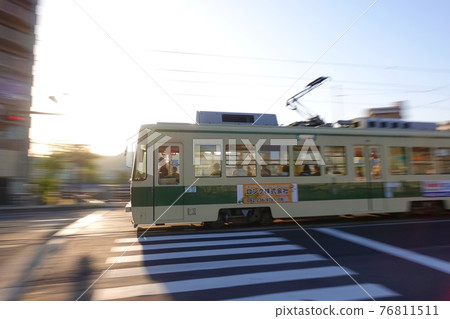 《Hiroshima City》 A tram that runs in the setting sun 《Hiroshima City》 A tram that runs in the setting sun 76811511
