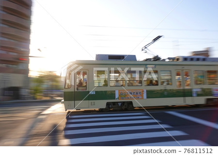 《Hiroshima City》 A tram that runs in the setting sun 76811512