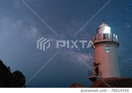 燈塔和銀河伊良湖角 76814508