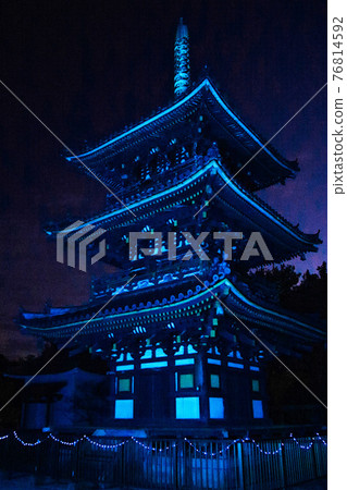 Three-storied pagoda of Kakurin-ji dyed in blue 76814592