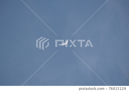 [2021 年 4 月 18 日] 月亮（6 天大），傍晚拍攝，有薄雲 76815129