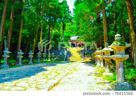 綠色季節性神社 76815568