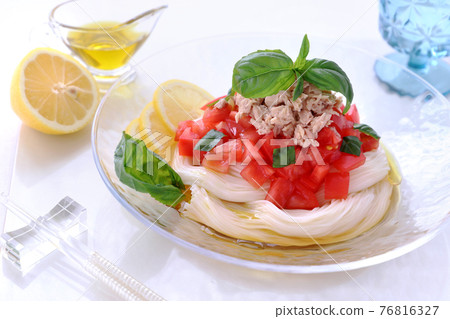 Tuna tomato somen, tuna tomato somen, somen arrangement 76816327