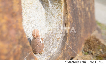 Scenery seen from a small Jizo 76816742
