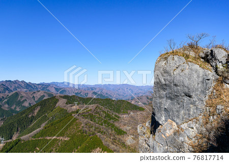 (Saitama Prefecture) Futagoyama rocky ridge and clear sky (Saitama Prefecture) Futagoyama rocky ridge and clear sky 76817714