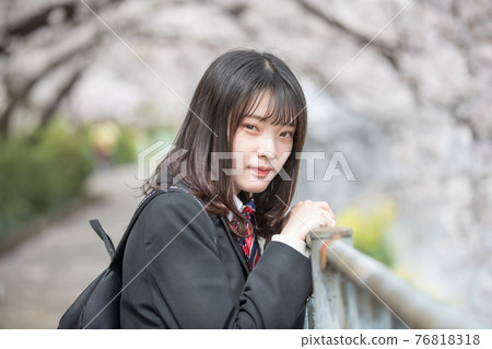 櫻花和學校的女孩 櫻花和學校的女孩 76818318