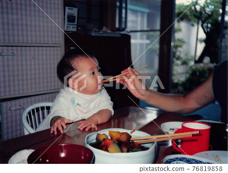 Old film photo: Infants eating baby food Old film photo: Infants eating baby food 76819858