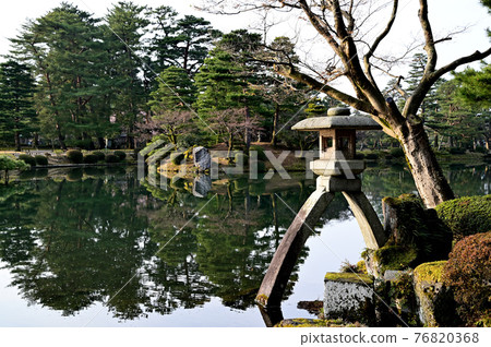 Kenrokuen Kotoji Stone Lantern "Kotoji Stone Lantern" 76820368