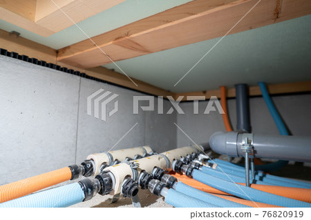 Underfloor inspection: Underfloor plastic bundle Underfloor inspection: Underfloor plastic bundle 76820919