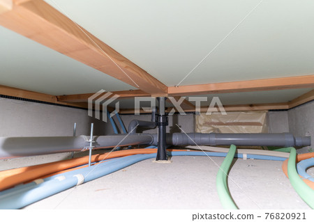 Underfloor inspection: Underfloor plastic bundle 76820921