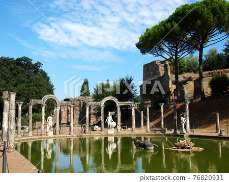 Ancient Roman Ruins Villa Adri 76820931
