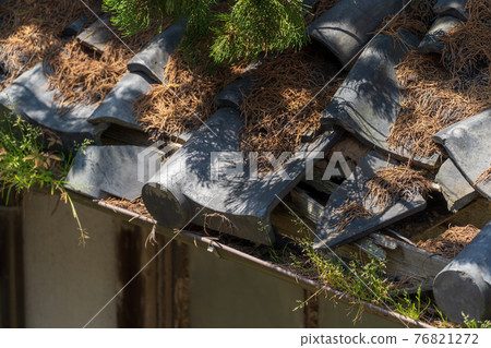 Japanese roof tiles, misaligned roof tiles, causes of rain leaks 76821272