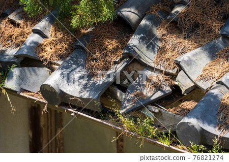 日式瓷磚，瓷磚未對準，雨水滲漏的原因 76821274