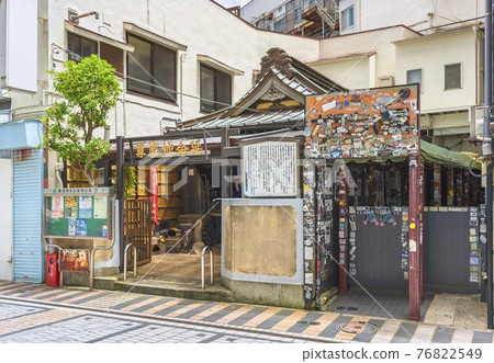 [神奈川 / 橫須賀] 位於橫須賀市 Dobuita-dori 商店街的延命地藏寺。 76822549