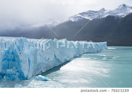 Perito Moreno glacier view, Patagonia landscape, Argentina 76823289