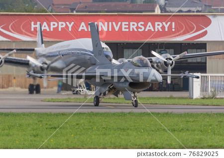 荷蘭空軍 F-16AM 演示小組跑道入口 荷蘭空軍 F-16AM 演示小組跑道入口 76829025