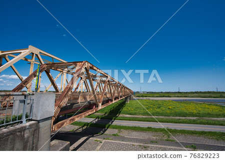 Scenery of the Tone River in Noda City, Chiba Prefecture 76829223