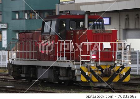 八王子站等待更換的汽油貨 八王子站等待更換的汽油貨 76832662