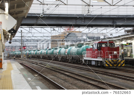 八王子站等待更換的汽油貨 八王子站等待更換的汽油貨 76832663