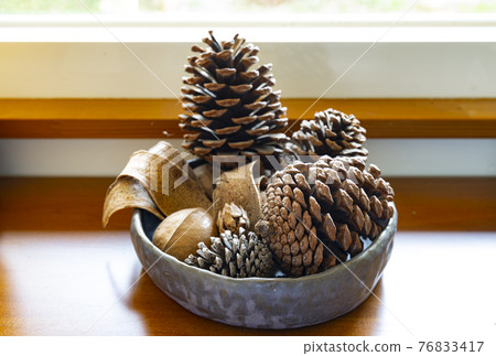 A pot of pinecones for decoration 76833417