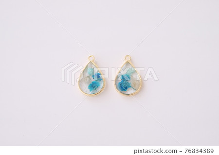 Handmade resin accessories 76834389