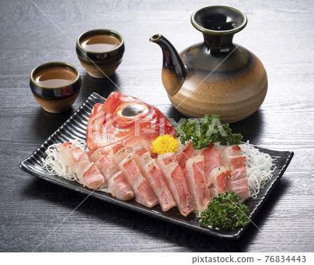 Sake and Splendid alfonsino sashimi (broiled) 76834443