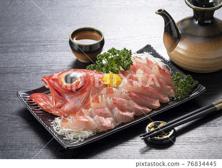 Sake and Splendid alfonsino 生魚片（烤） 76834445
