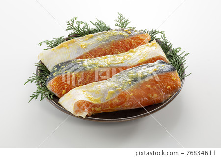 3 片銀鮭魚 3 片銀鮭魚 76834611