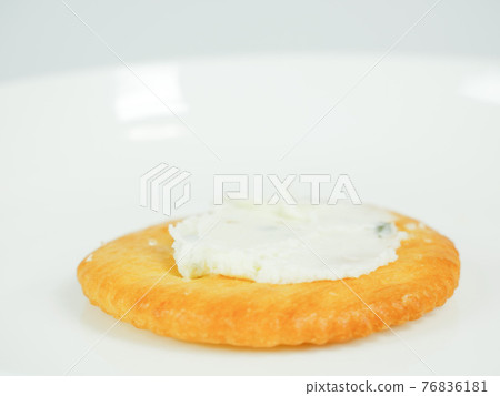 Round crackers with herb cheese Round crackers with herb cheese 76836181