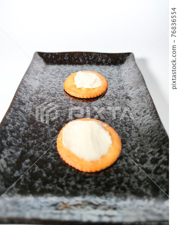 Round crackers with cream cheese Round crackers with cream cheese 76836554