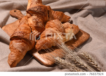 Table croissant 76837924