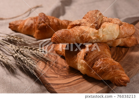 餐桌羊角麵包 餐桌羊角麵包 76838213