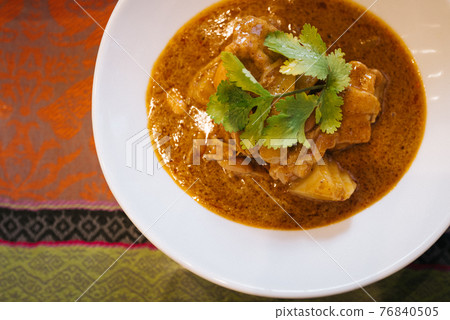 Curry Curry 76840505