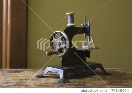 Old Fashioned Sewing Machine Old Fashioned Sewing Machine 76840994