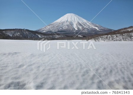 雪中的羊蹄山 雪中的羊蹄山 76841343
