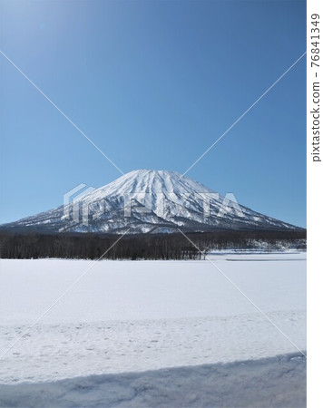 雪中的羊蹄山 76841349
