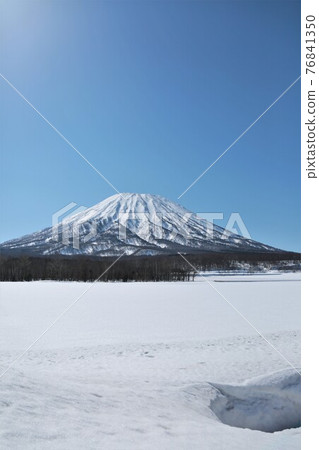 雪中的羊蹄山 76841350