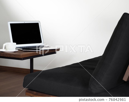 PC, laptop, smartphone, smartphone, PC-free, commercial-free sofa, coffee 76842981