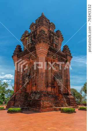 The Cham Tower of Nyan was built between the 11th and 12th centuries. 76843332
