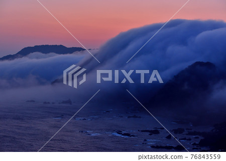 Hiwayama海岸上的河霧 Hiwayama海岸上的河霧 76843559