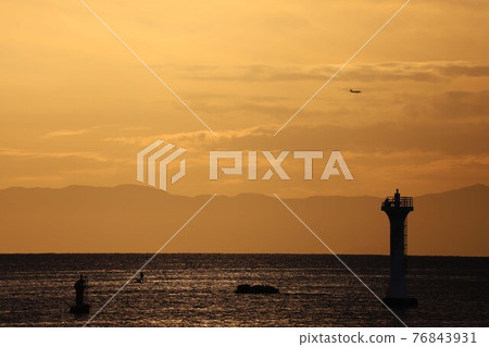 Dusk lighthouse 76843931