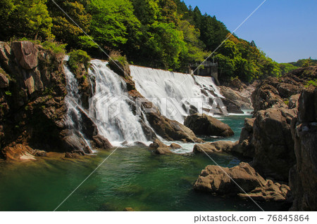 Okumikawa的Niagara Nagashino大壩的全景 76845864