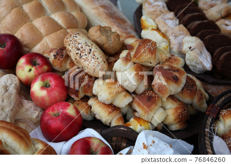 Fresh bread rolls 76846260
