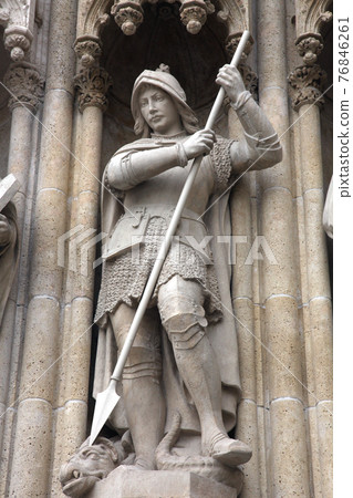 Statue of Saint George on the portal of the cathedral dedicated to the Assumption of Mary in Zagreb 76846261