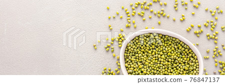 Legumes in bowl and scattered in the background 76847137