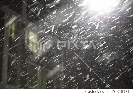 雪落得很大 76848976